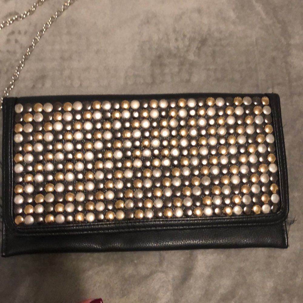 Clutch with removable strap